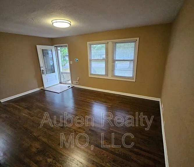 7400 E 109th St — Photo 3