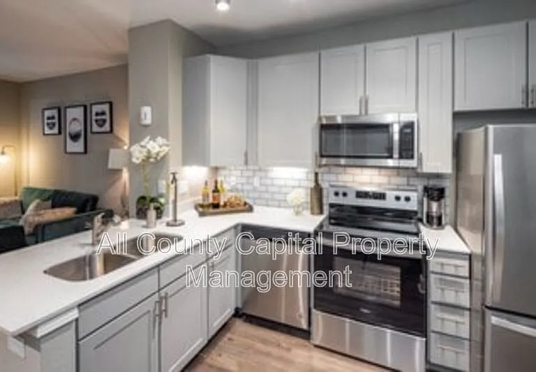 1116 Northwestern Ave — Photo 7