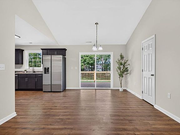 4th image of 1233 Jackson Ave