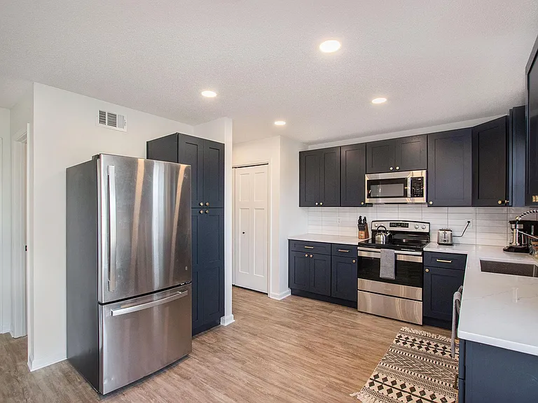 10708 W 115th St — Photo 9