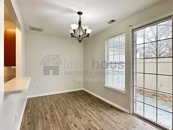 4th image of 5872 Ludington Dr #1