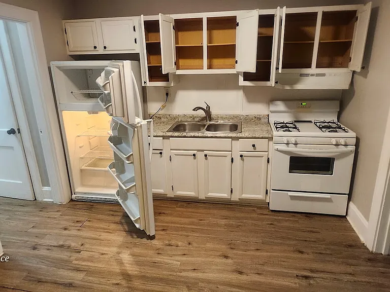 2044 Highland Ave #4 — Photo 4