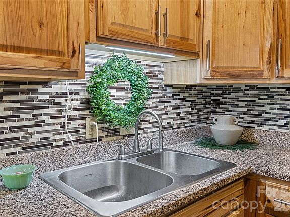 5th image of 2636 Park Rd APT B