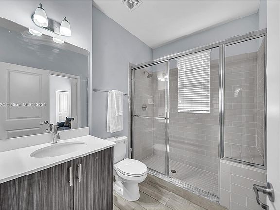 5th image of 5019 NW 51st Ter
