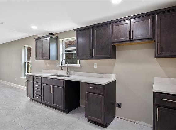 4th image of 2418 Caswell Ln