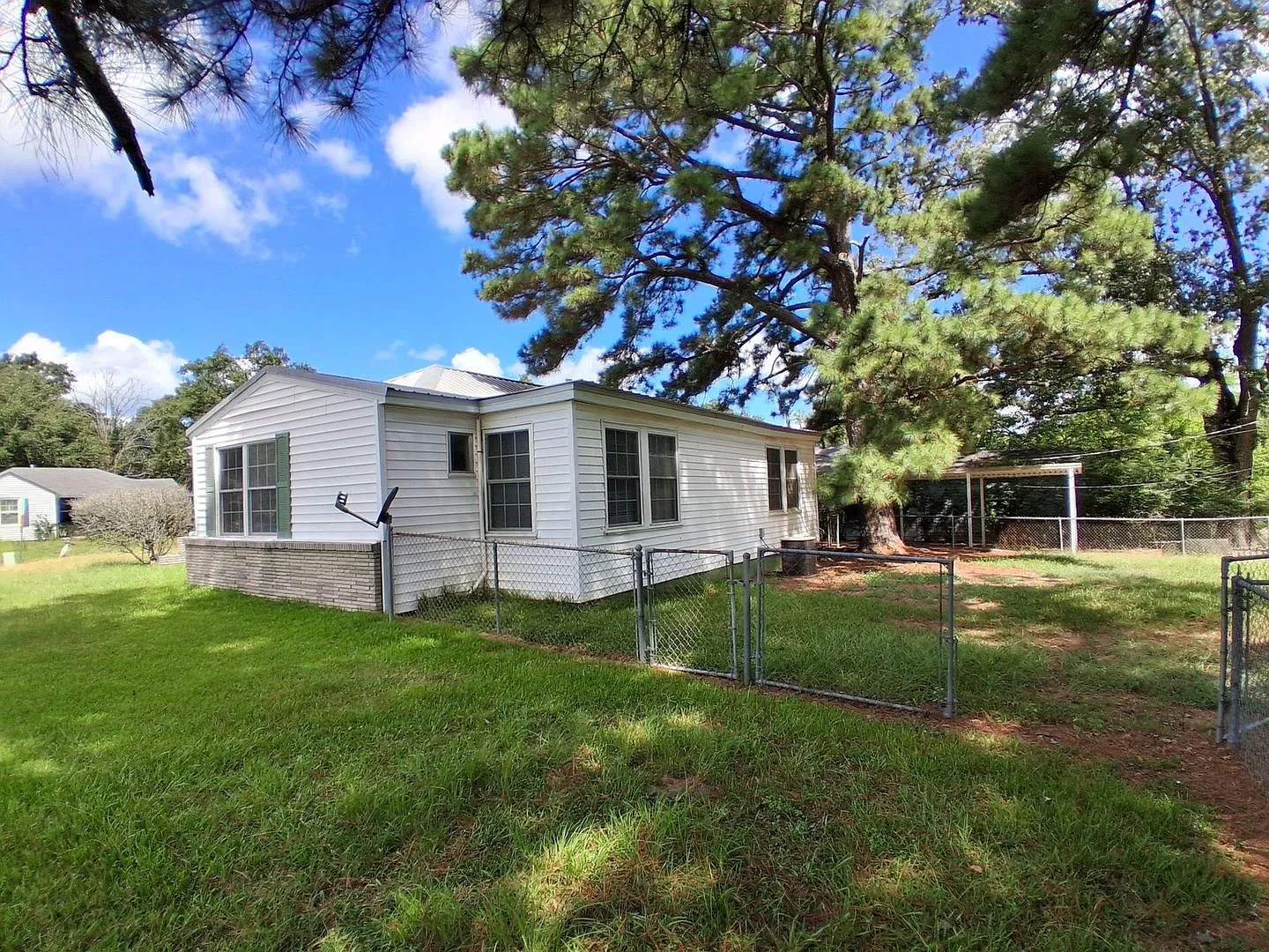 905 Pinckney Avenue — Photo 2