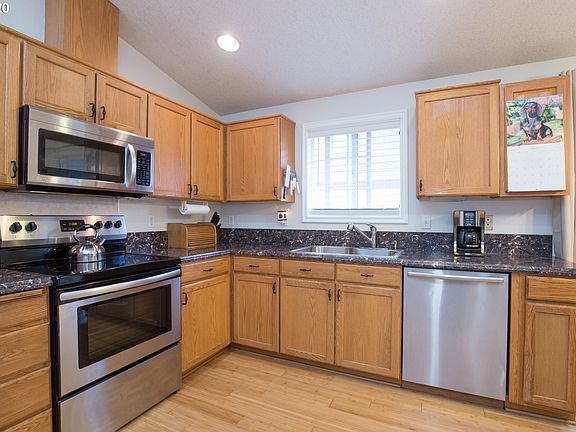 5th image of 13304 NE 77th St