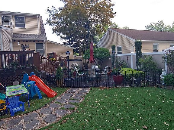 5th image of 770 Blackstone Ave