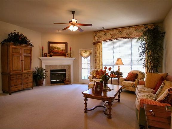 4th image of 205 White Dr