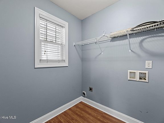 4th image of 300 Hawks Bluff Dr