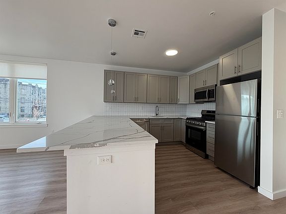 3rd image of 306 Bergen Ave APT 206