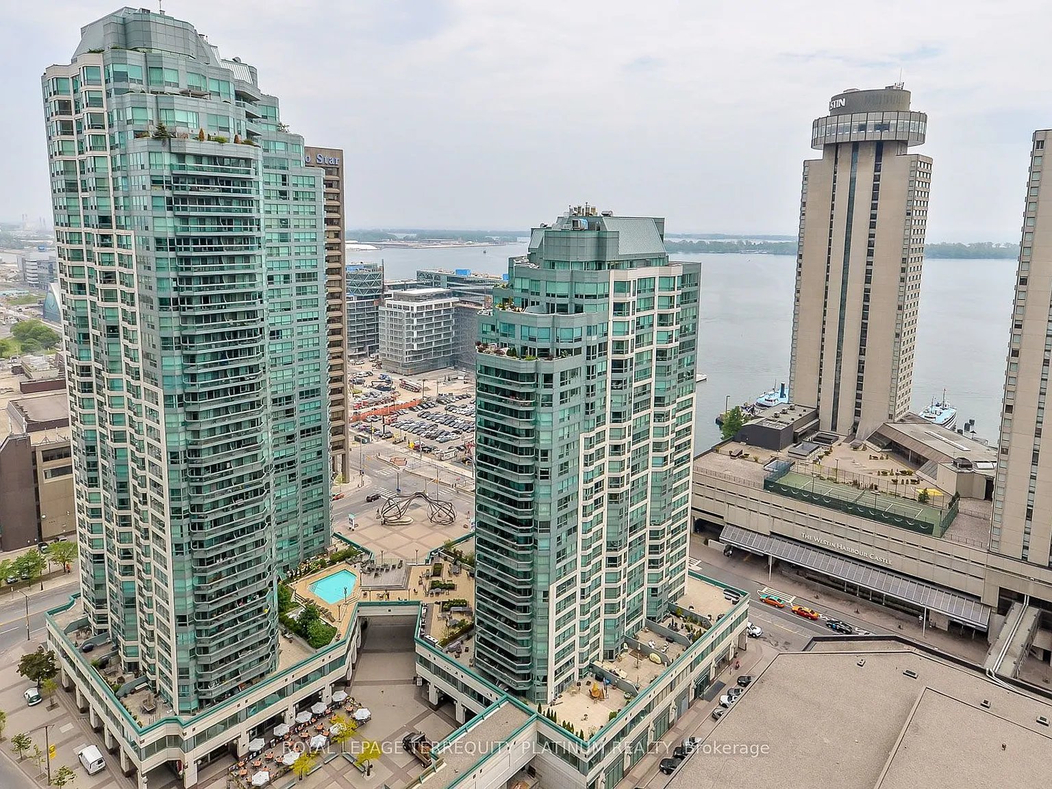 10 Yonge St — Photo 1