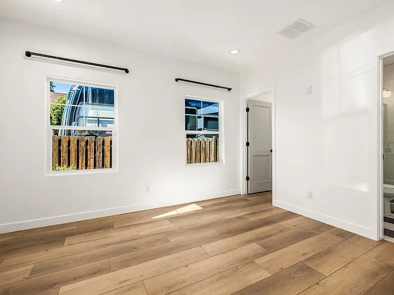 938 E Coronado Rd — Photo 51