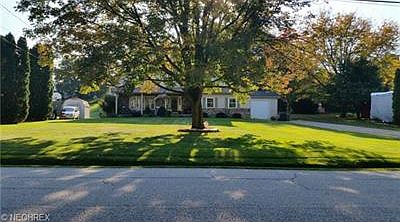4th image of 910 Ashmun Ave