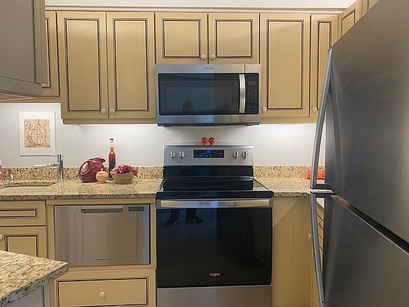 4th image of 300 N State St APT 2834