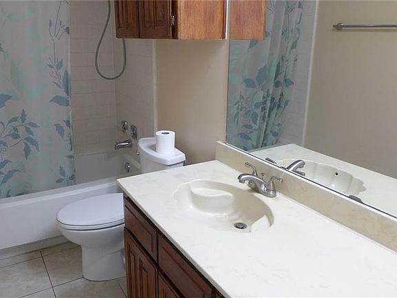 5th image of 924 W Embercrest Dr