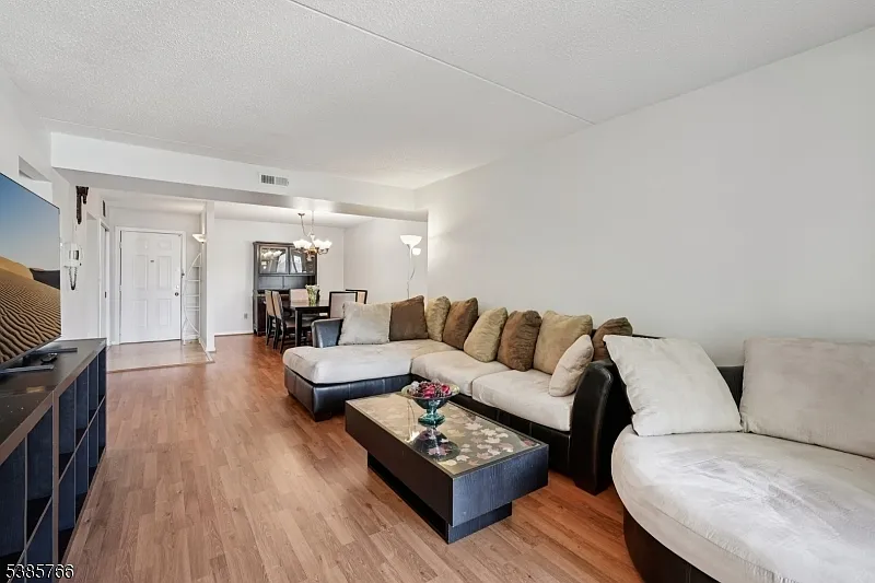 2 bed, 2.0 bath, $2,800 — Photo 4