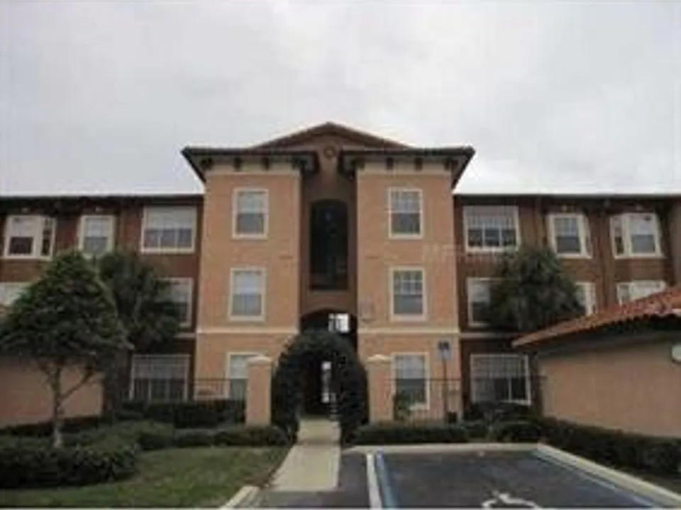5542 Metrowest Blvd #7