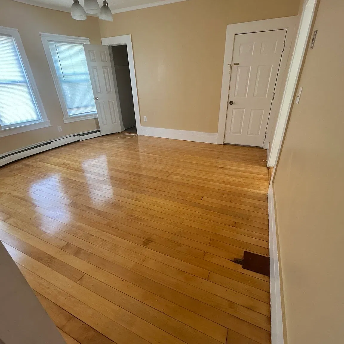 4 bed, 9999 sqft, $3,375 — Photo 2