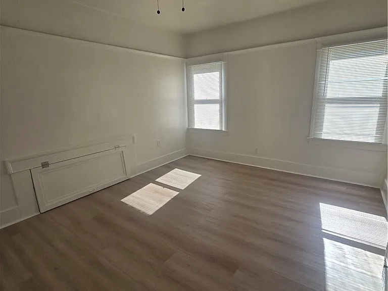 942 E 2nd St #7 — Photo 6