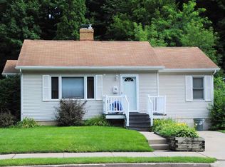 829 W Locust St, Dubuque, IA 52001