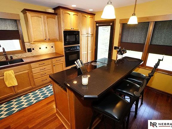 3rd image of 15446 Harney St