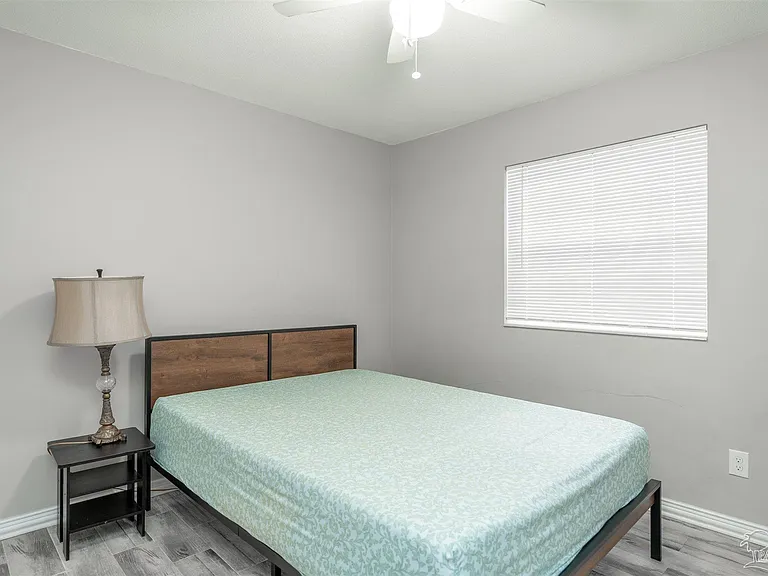 8100 Six Pence Dr — Photo 17