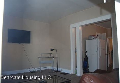 1st image of 135 Laurel Ave APT 1