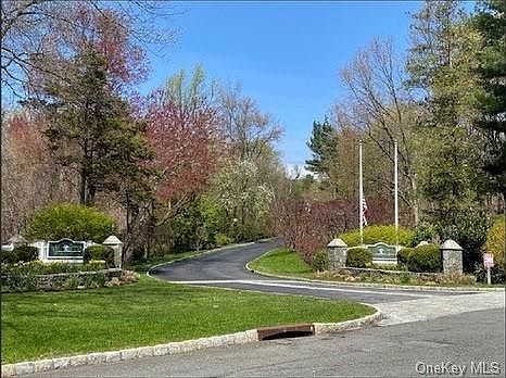2nd image of 28 Trailhead Ln