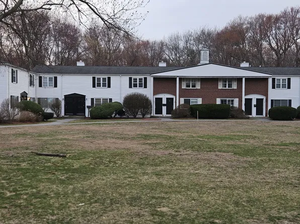 56 Roberts Dr, Bedford, MA 01730