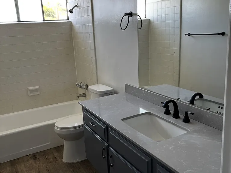 3620 S PACIFIC AVE — Photo 4