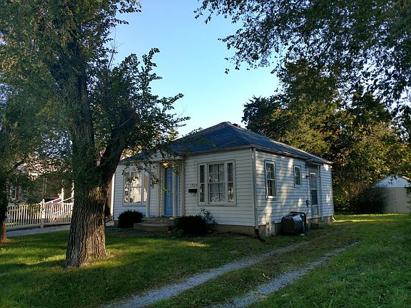 3rd image of 1927 Winfield Ave
