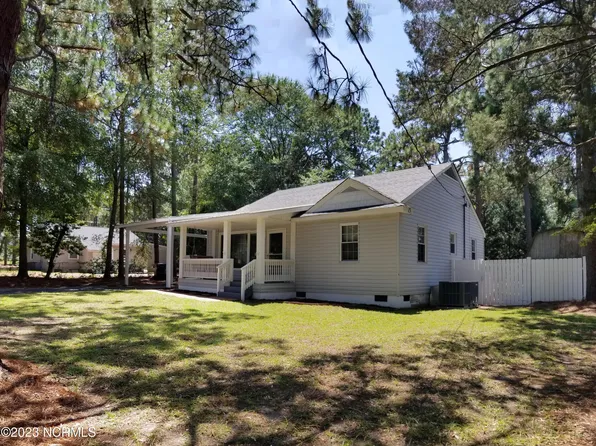 420 W Maine Ave, Southern Pines, NC 28387
