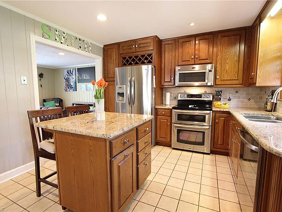 3rd image of 245 N Gordon Dr