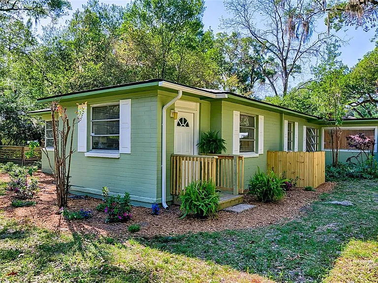 725 NW 33rd Ave — Photo 1
