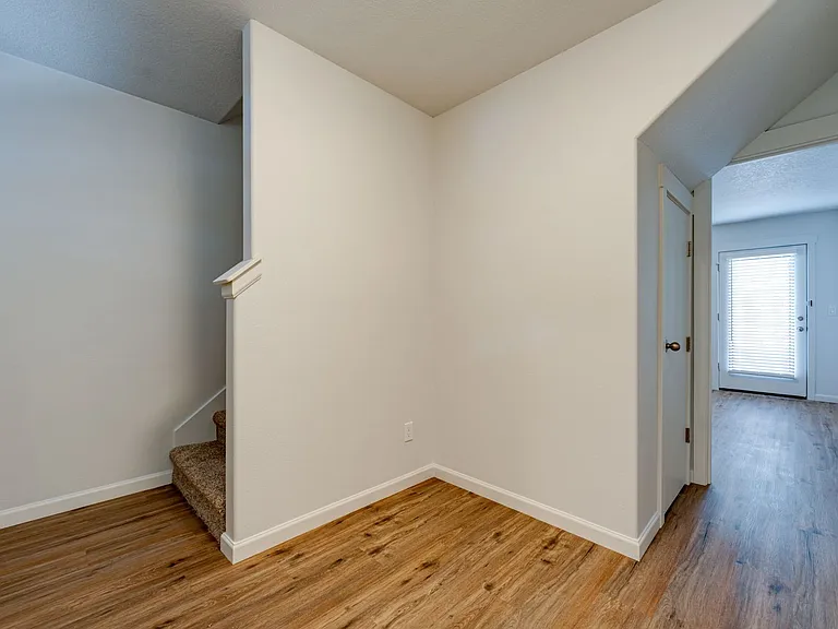935 Arthur Ave — Photo 11