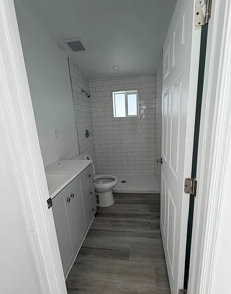 916 E Elm St — Photo 7