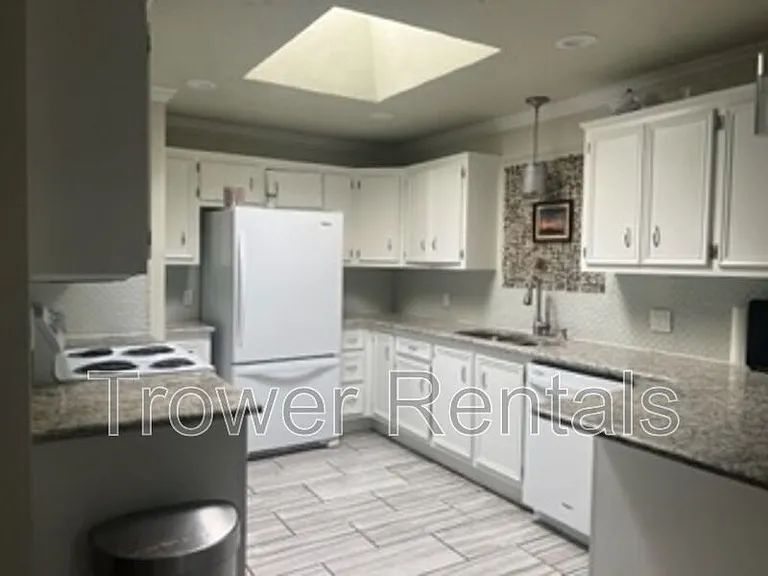 4011 E Everglade Ave — Photo 10