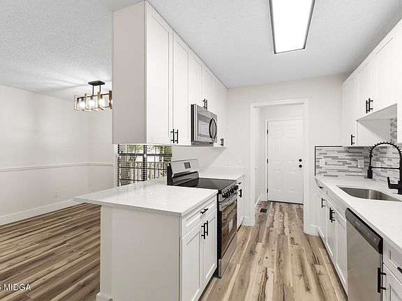 4th image of 104 Lori Ct