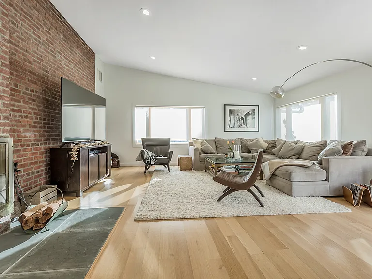 2 Pleasant Ave — Photo 9