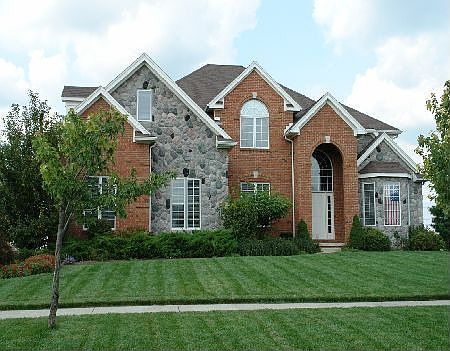 Front/back yards w/ in-ground sprinkler