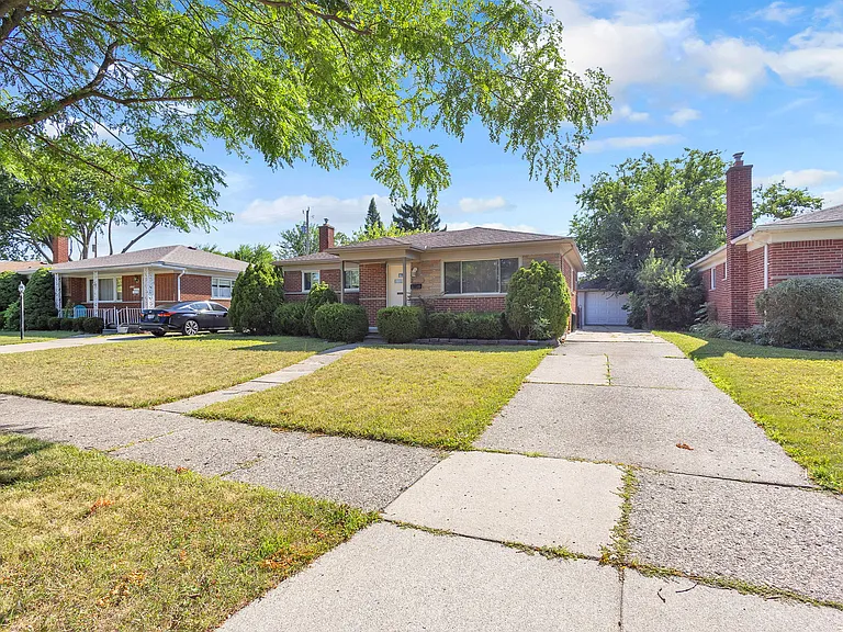 8484 Berwyn St — Photo 17
