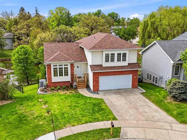 7 Ambrose Ct, Coralville, IA 52241
