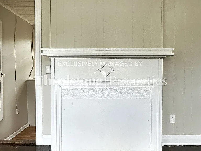 562 W 49th St — Photo 4