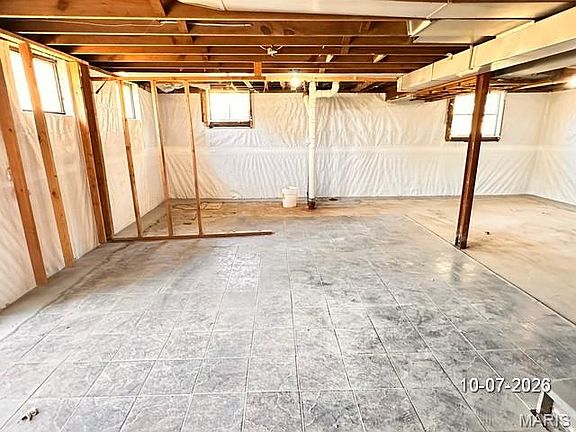 23rd image of 9857 Lilac Dr