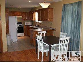 Dining/kitchen