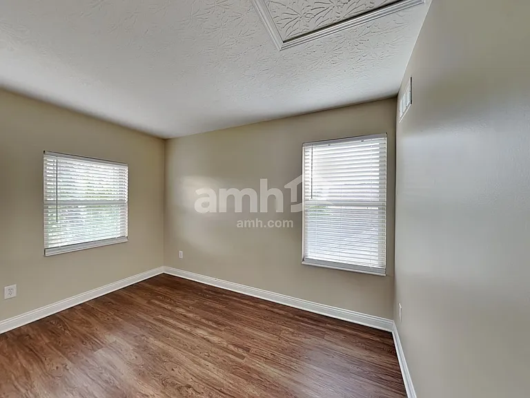 270 Huntington Dr — Photo 15