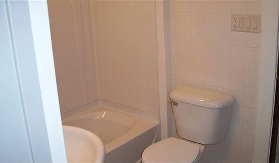 FIRST FLOOR BATHROOM