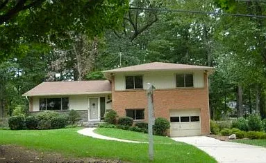 9820 Inglemere Dr — Photo 46