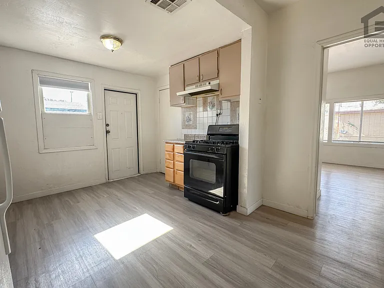 903 W Pierson St — Photo 15